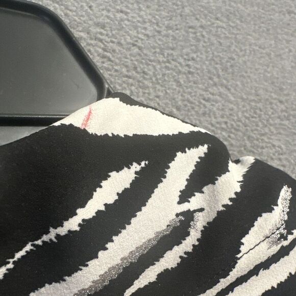 Chico's Zenergy Zebra Jacket Full Zip Stretch Pockets Size 3 (XL) Black White - Picture 6 of 9